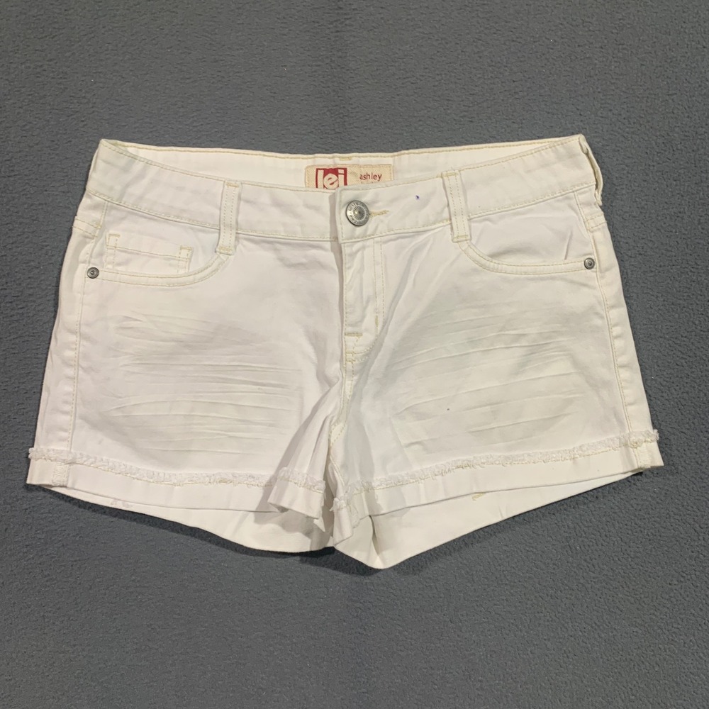 LEI Ashley Lowrise White Denim Shorts Frayed Hem Size 11 Junior Y2K Style Micro